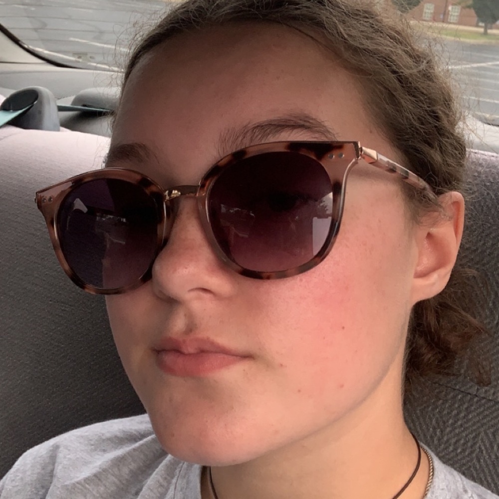 Meet your Posher, Tahia
